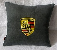 Подушка с логотипом Porsche